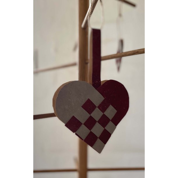 Eiki flettet julehjerte i kork, mrkerd/gr