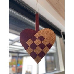 LAVES P BESTILLING: Eiki kmpe flettet julehjerte i korkpapir