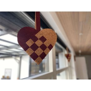 LAVES P BESTILLING: Eiki kmpe flettet julehjerte i korkpapir