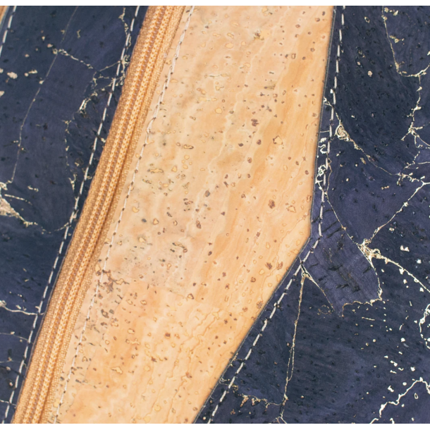 Lille taske i natur kork og m�rkebl�t kork med guldm�nster