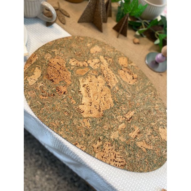 Dkkeserviet i natur kork med grnt mnster, oval