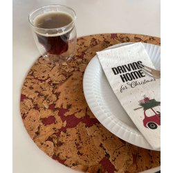 Dkkeserviet i naturfarve med rdt mnster, oval