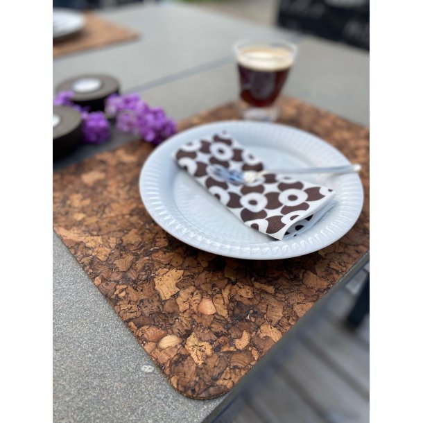 Dkkeserviet i brunt kork, aflang