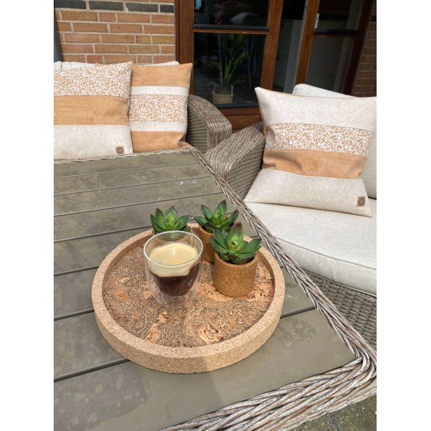 Eiki pude i kork, natur og hvide nuancer med 4 striber