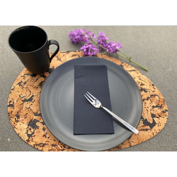 D�kkeserviet i naturfarve med sort m�nster, oval