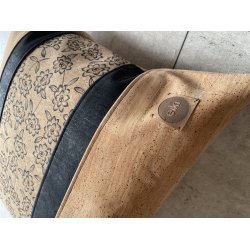 Eiki pude i korkl�der, natur og sorte nuancer med 5 striber