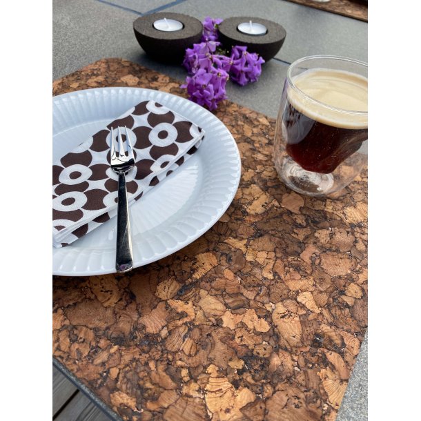 Dkkeserviet i brunt kork, aflang