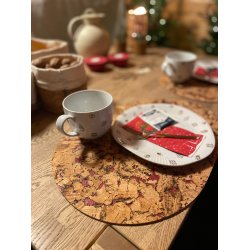 Dkkeserviet i naturfarve med rdt mnster, oval