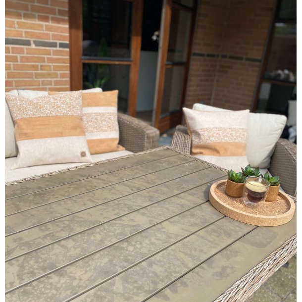 Eiki pude i kork, natur og hvide nuancer med 4 striber