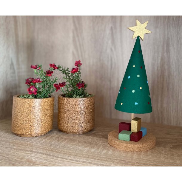 Juletr med pakker i kork