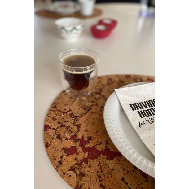 Dkkeserviet i naturfarve med rdt mnster, oval