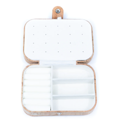 Smykkeskrin i kork med guldnister, aflang