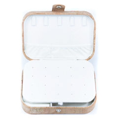 Smykkeskrin i kork med guldnister, aflang