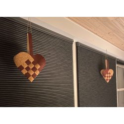 LAVES P BESTILLING: Eiki kmpe flettet julehjerte i korkpapir