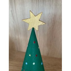 Juletr med pakker i kork