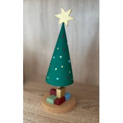 Juletr med pakker i kork