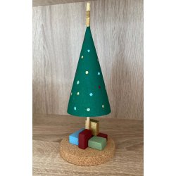 Juletr med pakker i kork