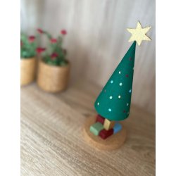 Juletr med pakker i kork