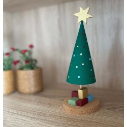 Juletr med pakker i kork