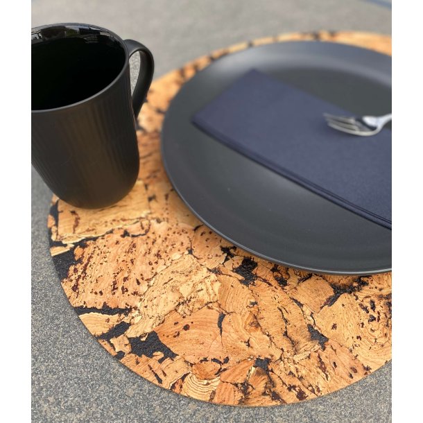 D�kkeserviet i naturfarve med sort m�nster, oval